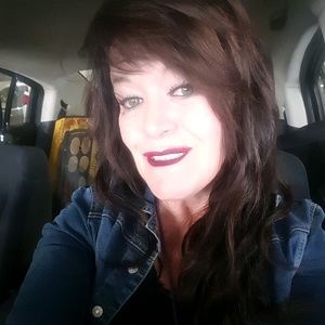 Meet your Posher, Suzanne